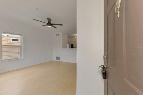 Condo in Bradenton, Florida, 1 bedroom  № 2226397 - photo 10