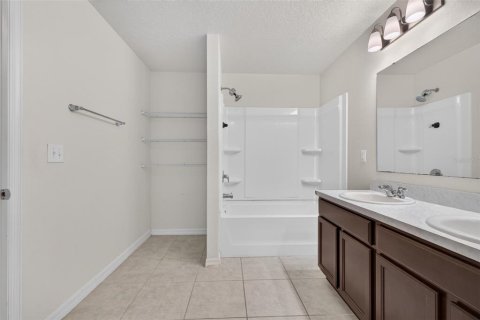 House in TIVOLI RESERVE in Davenport, Florida 4 bedrooms, 161.74 sq.m. № 2277773 - photo 17