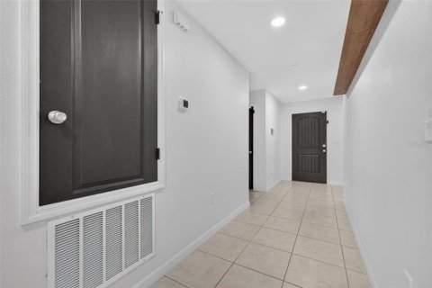 House in TIVOLI RESERVE in Davenport, Florida 4 bedrooms, 161.74 sq.m. № 2277773 - photo 12