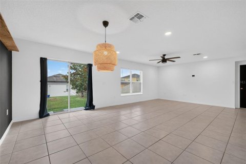 House in TIVOLI RESERVE in Davenport, Florida 4 bedrooms, 161.74 sq.m. № 2277773 - photo 11