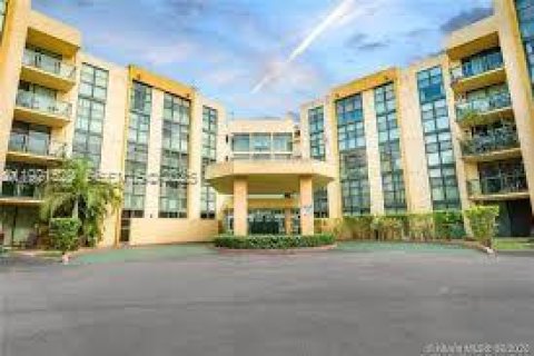 Снять в аренду кондоминиум в Майами, Флорида 2 спальни, 83.43м2, № 1983812 - фото 1