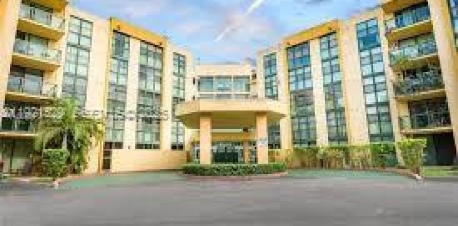 Кондоминиум с 2 спальнями в Майами, Флорида № 1983812