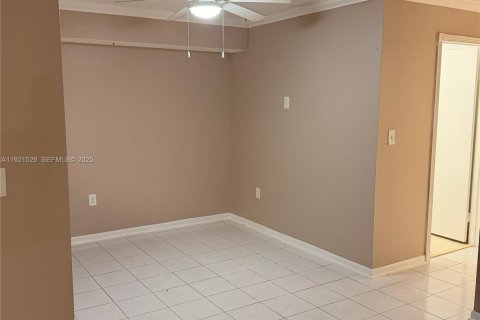 Снять в аренду кондоминиум в Майами, Флорида 2 спальни, 83.43м2, № 1983812 - фото 6