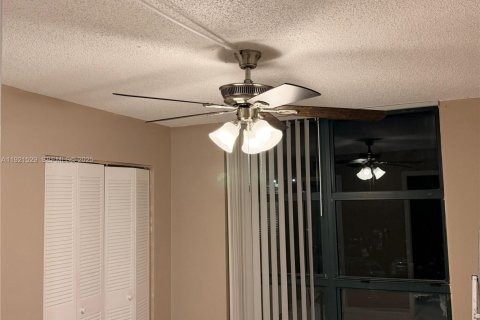 Снять в аренду кондоминиум в Майами, Флорида 2 спальни, 83.43м2, № 1983812 - фото 14