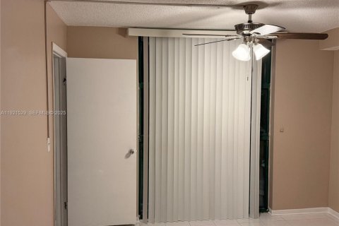 Снять в аренду кондоминиум в Майами, Флорида 2 спальни, 83.43м2, № 1983812 - фото 13