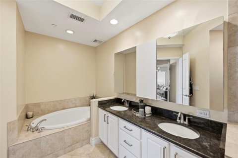 Copropriété à vendre à Tampa, Floride: 2 chambres, 128.02 m2 № 2390750 - photo 15