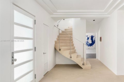 House in Miami Beach, Florida 3 bedrooms, 311.22 sq.m. № 2011643 - photo 12