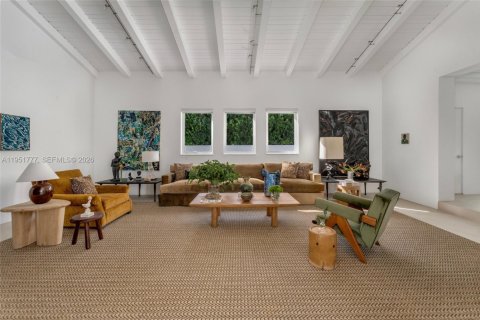 House in Miami Beach, Florida 3 bedrooms, 311.22 sq.m. № 2011643 - photo 5