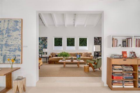 House in Miami Beach, Florida 3 bedrooms, 311.22 sq.m. № 2011643 - photo 9