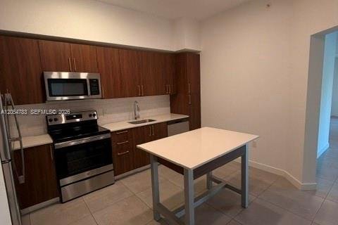 House in Miami, Florida 2 bedrooms № 2251841 - photo 8