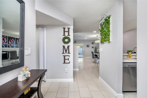 Townhouse in Miami, Florida 3 bedrooms, 122.54 sq.m. № 2026047 - photo 12