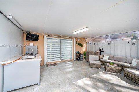 Townhouse in Miami, Florida 3 bedrooms, 122.54 sq.m. № 2026047 - photo 26