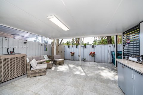 Townhouse in Miami, Florida 3 bedrooms, 122.54 sq.m. № 2026047 - photo 25