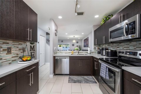 Townhouse in Miami, Florida 3 bedrooms, 122.54 sq.m. № 2026047 - photo 11