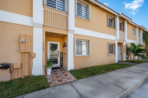 Townhouse in Miami, Florida 3 bedrooms, 122.54 sq.m. № 2026047 - photo 6