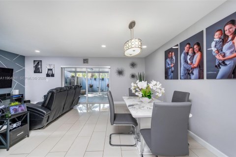 Townhouse in Miami, Florida 3 bedrooms, 122.54 sq.m. № 2026047 - photo 17
