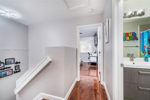 Townhouse in Miami, Florida 3 bedrooms, 122.54 sq.m. № 2026047 - photo 22