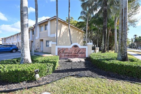 Townhouse in Miami, Florida 3 bedrooms, 122.54 sq.m. № 2026047