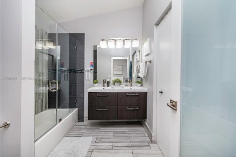 Townhouse in Miami, Florida 3 bedrooms, 122.54 sq.m. № 2026047 - photo 19