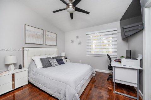 Townhouse in Miami, Florida 3 bedrooms, 122.54 sq.m. № 2026047 - photo 18