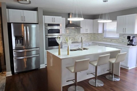 House in Clermont, Florida 4 bedrooms, 262.73 sq.m. № 2214789 - photo 6