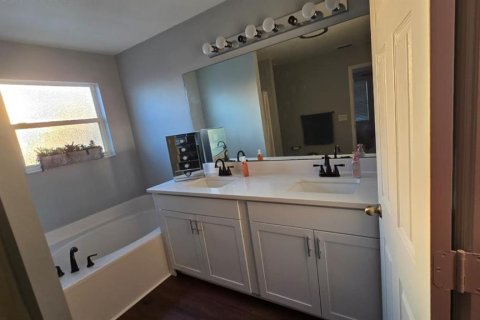 House in Clermont, Florida 4 bedrooms, 262.73 sq.m. № 2214789 - photo 29