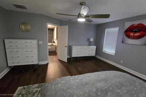 House in Clermont, Florida 4 bedrooms, 262.73 sq.m. № 2214789 - photo 26