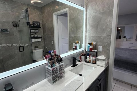 Adosado en alquiler en Hialeah, Florida, 2 dormitorios, 135.82 m2 № 2071242 - foto 25