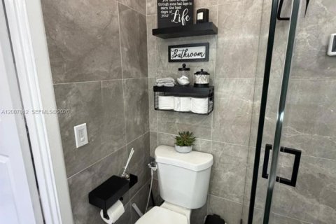 Adosado en alquiler en Hialeah, Florida, 2 dormitorios, 135.82 m2 № 2071242 - foto 26