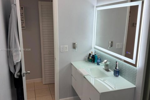 Adosado en alquiler en Hialeah, Florida, 2 dormitorios, 135.82 m2 № 2071242 - foto 15