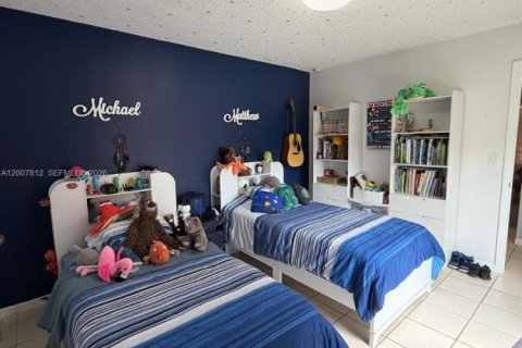 Adosado en alquiler en Hialeah, Florida, 2 dormitorios, 135.82 m2 № 2071242 - foto 17