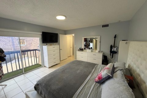 Adosado en alquiler en Hialeah, Florida, 2 dormitorios, 135.82 m2 № 2071242 - foto 20