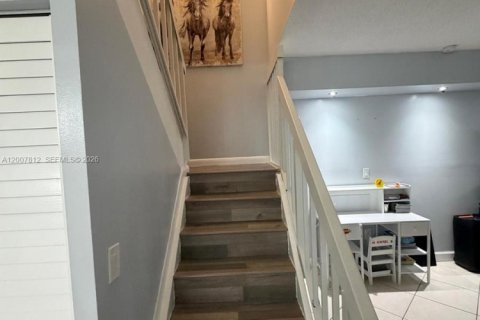 Adosado en alquiler en Hialeah, Florida, 2 dormitorios, 135.82 m2 № 2071242 - foto 10