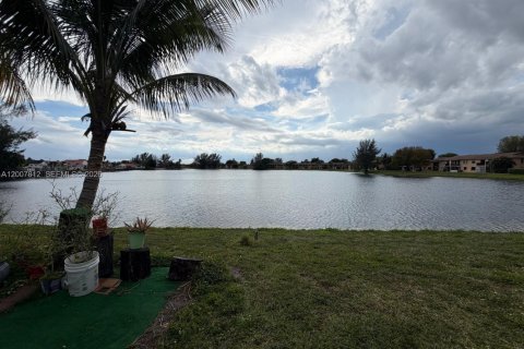 Adosado en alquiler en Hialeah, Florida, 2 dormitorios, 135.82 m2 № 2071242 - foto 30