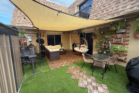 Adosado en alquiler en Hialeah, Florida, 2 dormitorios, 135.82 m2 № 2071242 - foto 2