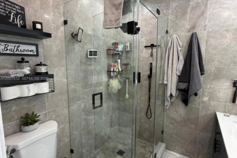 Adosado en alquiler en Hialeah, Florida, 2 dormitorios, 135.82 m2 № 2071242 - foto 24