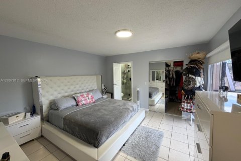 Adosado en alquiler en Hialeah, Florida, 2 dormitorios, 135.82 m2 № 2071242 - foto 18