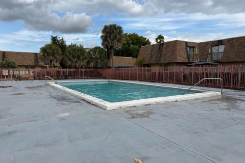 Adosado en alquiler en Hialeah, Florida, 2 dormitorios, 135.82 m2 № 2071242 - foto 28
