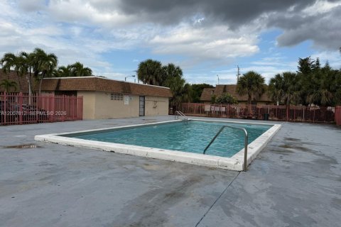 Adosado en alquiler en Hialeah, Florida, 2 dormitorios, 135.82 m2 № 2071242 - foto 29