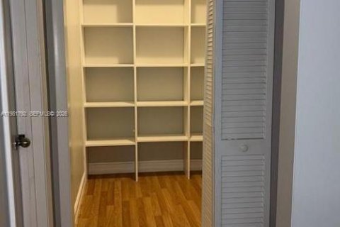 Снять в аренду кондоминиум в Корал-Спрингс, Флорида 2 спальни, 100.8м2, № 2006058 - фото 6