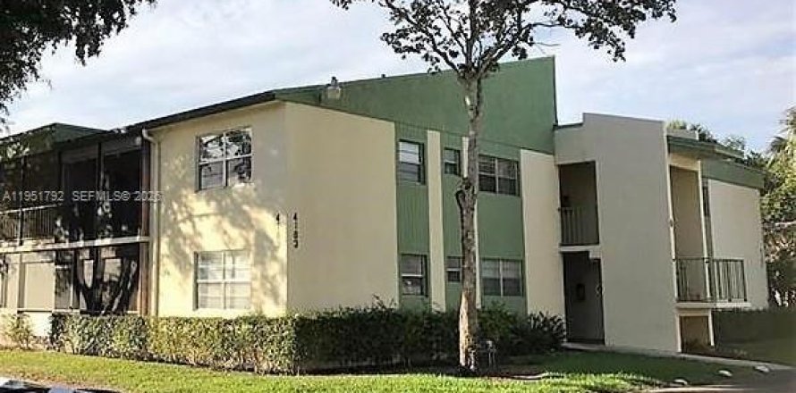 Кондоминиум с 2 спальнями в Корал-Спрингс, Флорида № 2006058