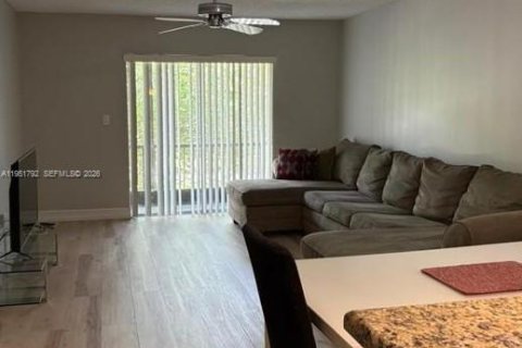 Снять в аренду кондоминиум в Корал-Спрингс, Флорида 2 спальни, 100.8м2, № 2006058 - фото 4