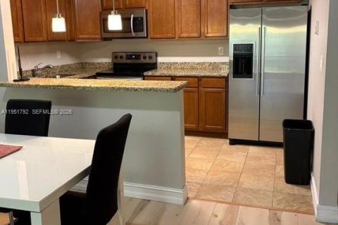 Снять в аренду кондоминиум в Корал-Спрингс, Флорида 2 спальни, 100.8м2, № 2006058 - фото 2