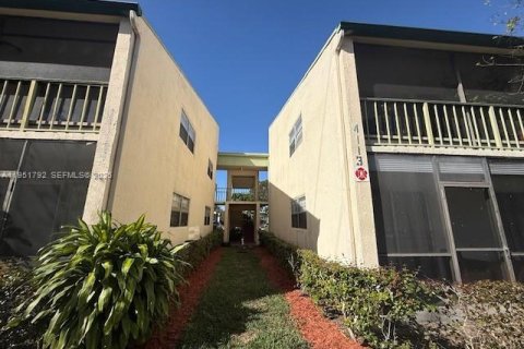 Condo in Coral Springs, Florida, 2 bedrooms  № 2006058 - photo 12