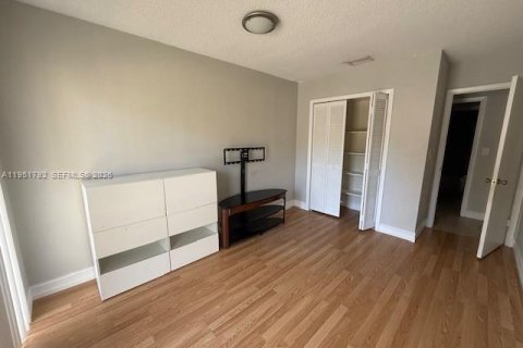 Condo in Coral Springs, Florida, 2 bedrooms  № 2006058 - photo 11