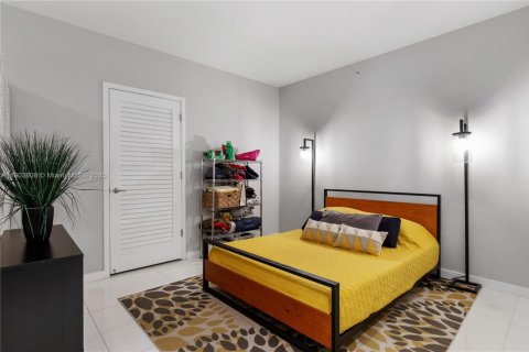 Condo in Miami, Florida, 2 bedrooms № 1954540 - photo 12
