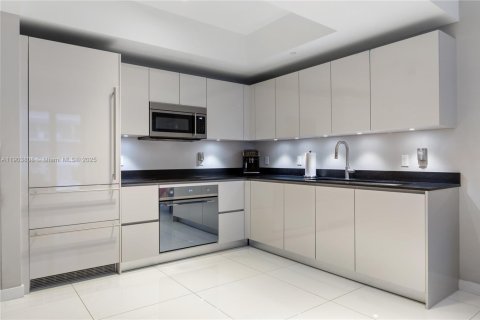 Condo in Miami, Florida, 2 bedrooms № 1954540 - photo 6