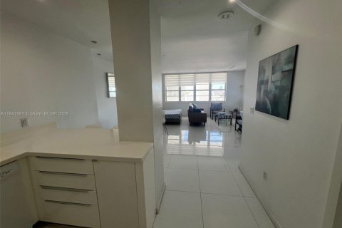 Copropriété à louer à Miami Beach, Floride: 51.1 m2 № 1962368 - photo 13