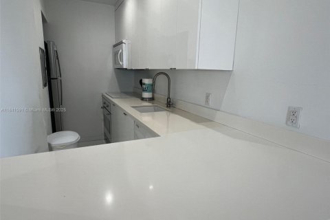 Copropriété à louer à Miami Beach, Floride: 51.1 m2 № 1962368 - photo 11