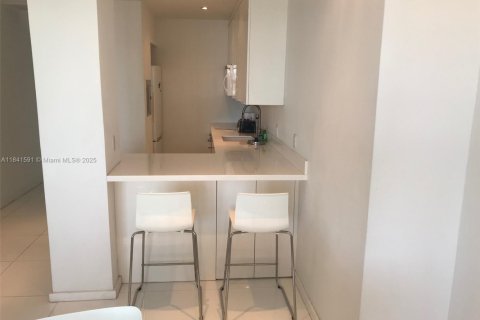 Copropriété à louer à Miami Beach, Floride: 51.1 m2 № 1962368 - photo 3